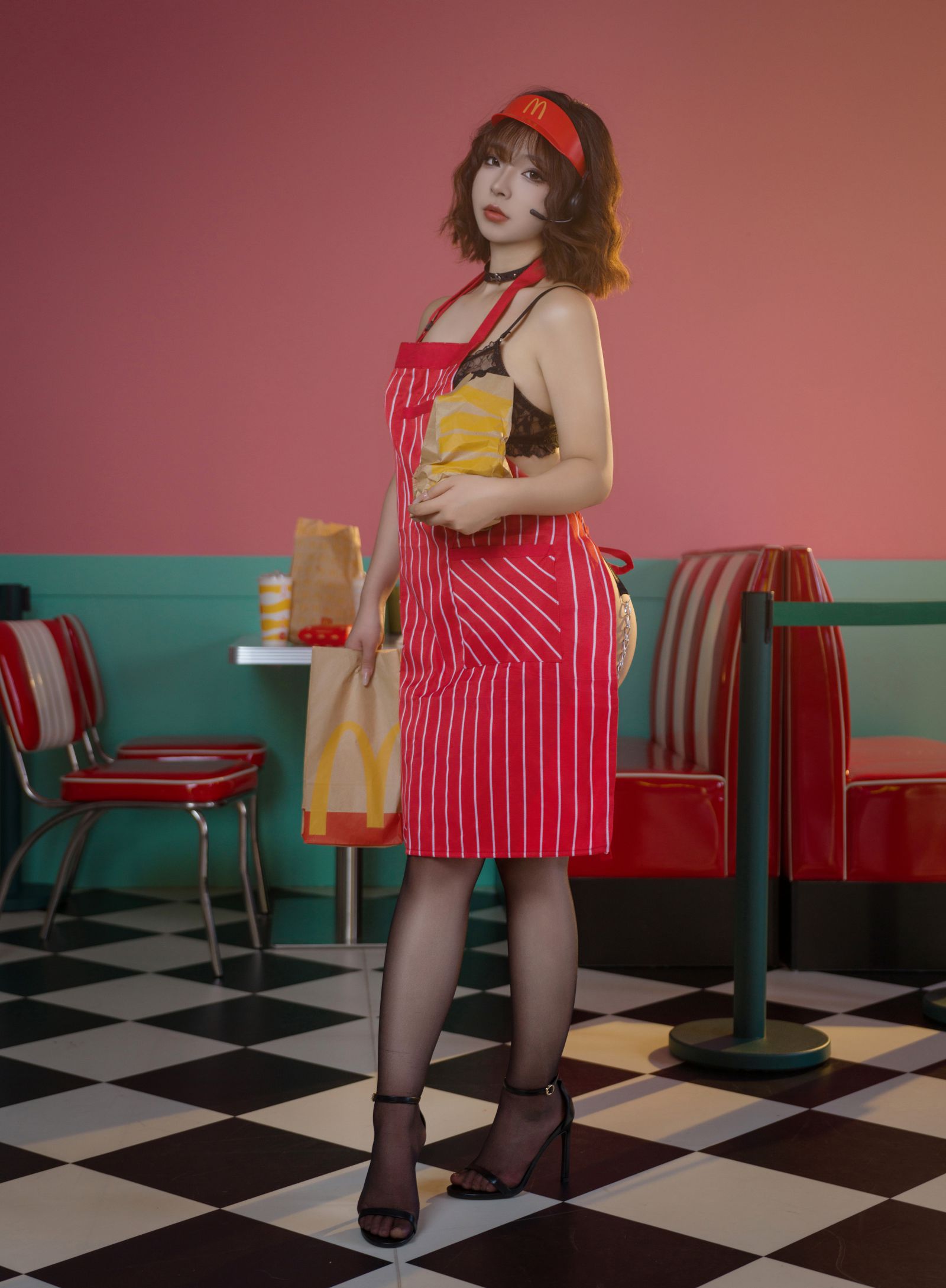 图片[3]-麦当劳的女服务员-COS世界