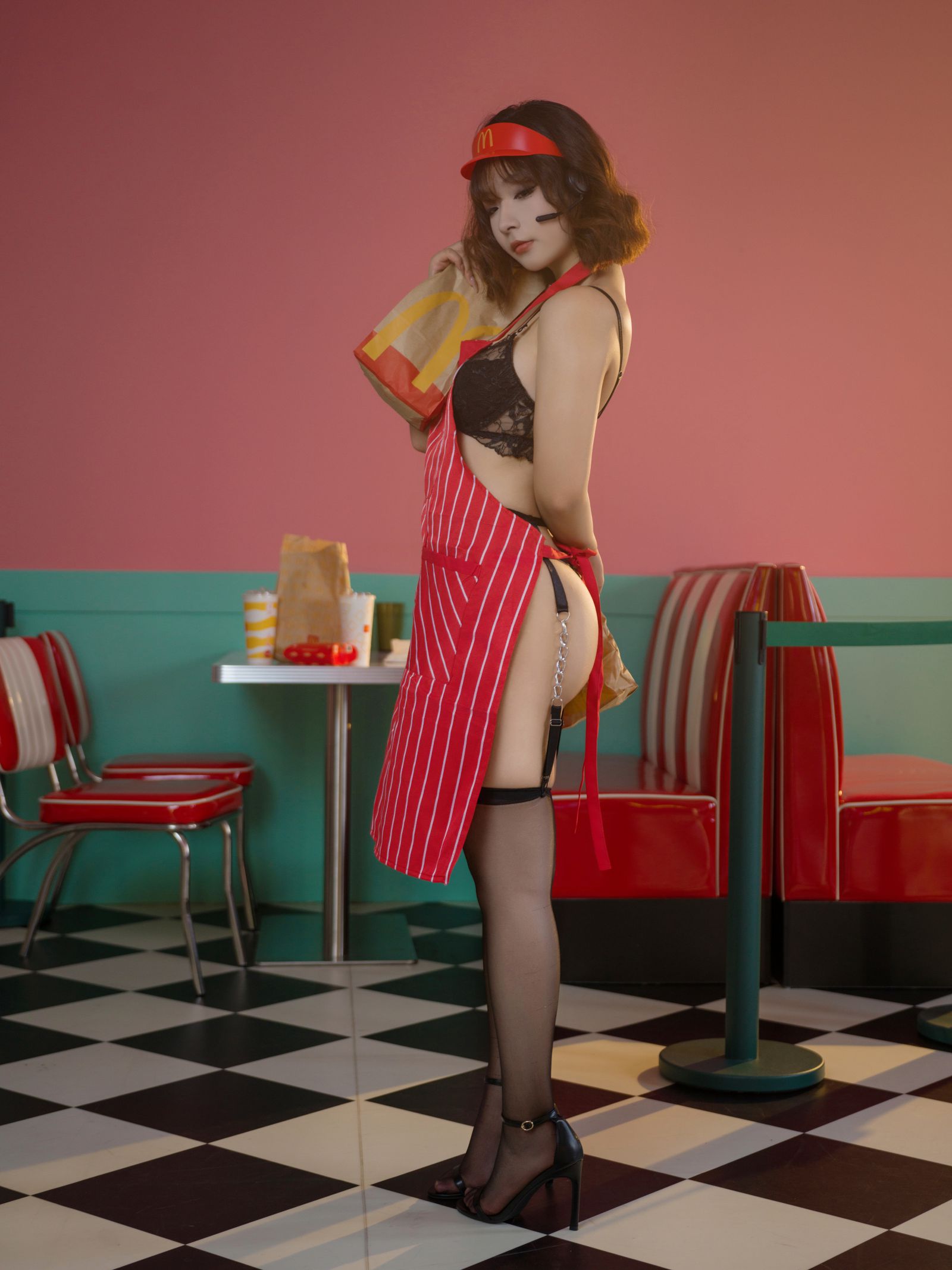 图片[5]-麦当劳的女服务员-COS世界