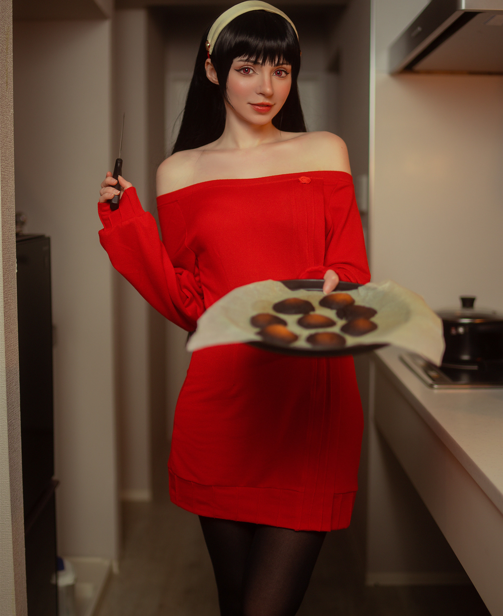 Peach milky Yor Forger Red Sweater-COS世界