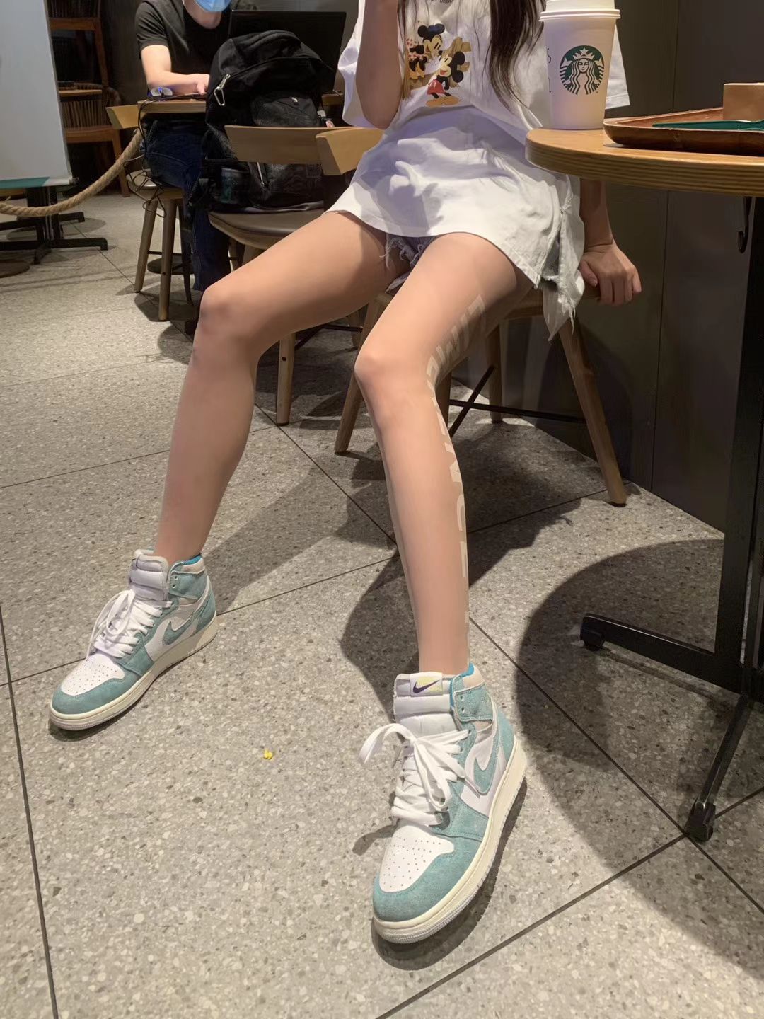 图片[5]-对面的少妇脚不安分-COS世界