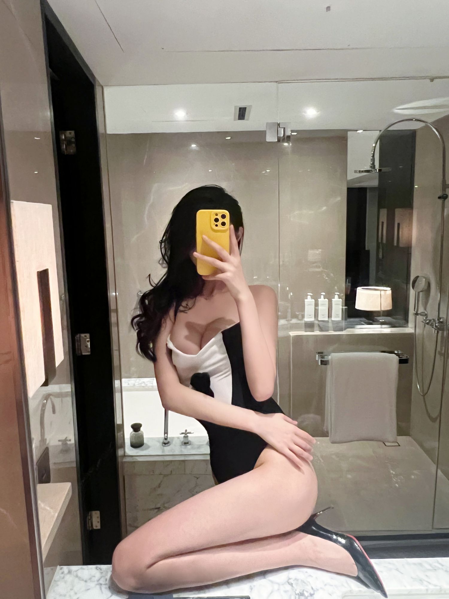 图片[2]-黑色连体御姐-COS世界