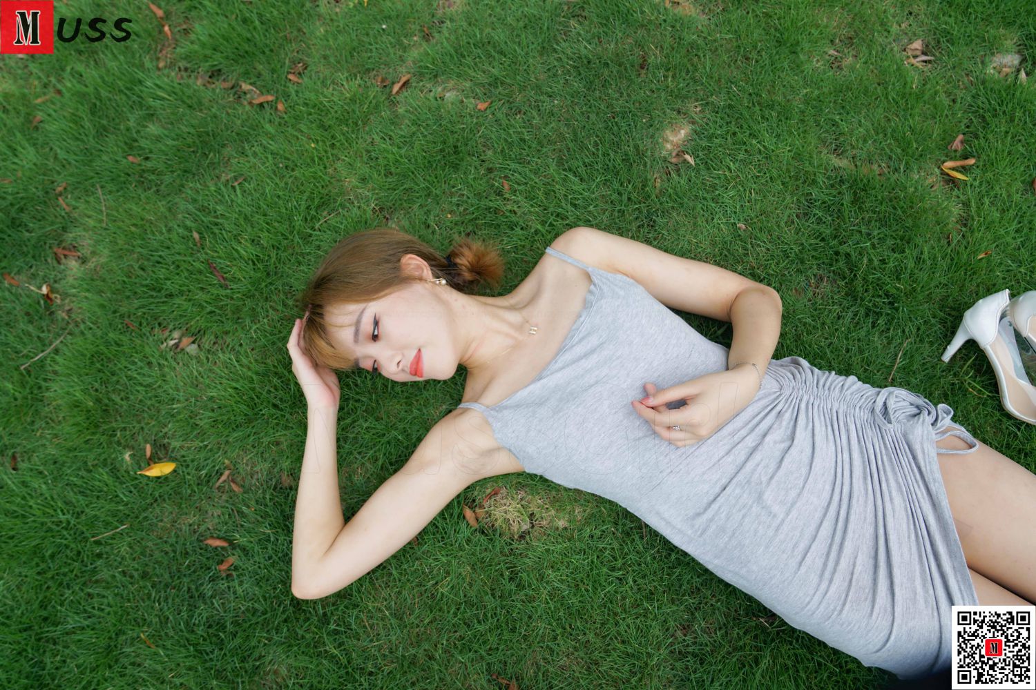 图片[2]-慕丝女郎 草地连衣裙-COS世界