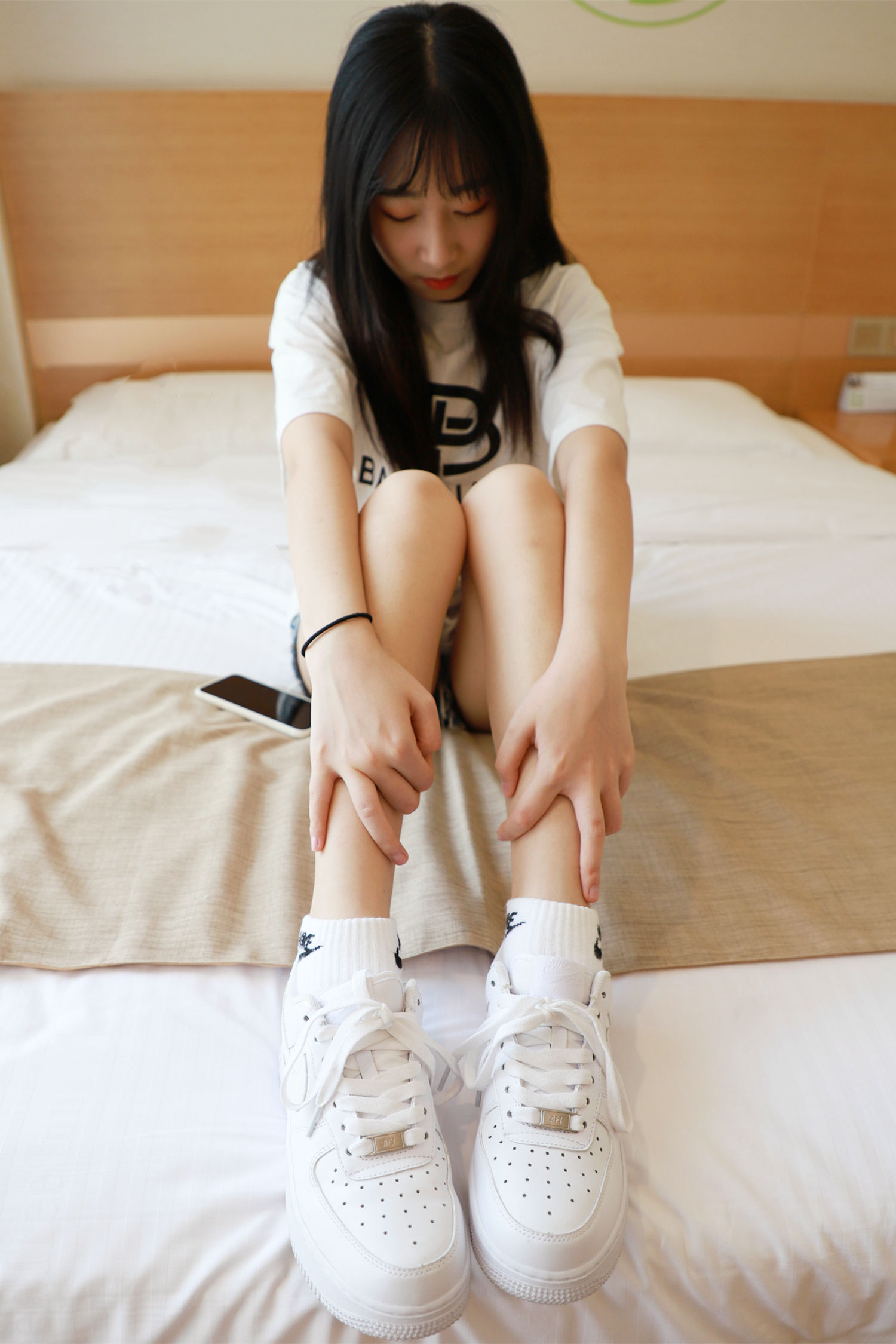 誉铭传媒 客房小白鞋嫩妹-COS世界